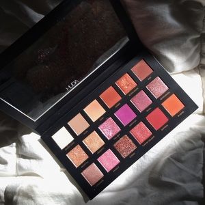Huda Beauty Desert Dusk Palette